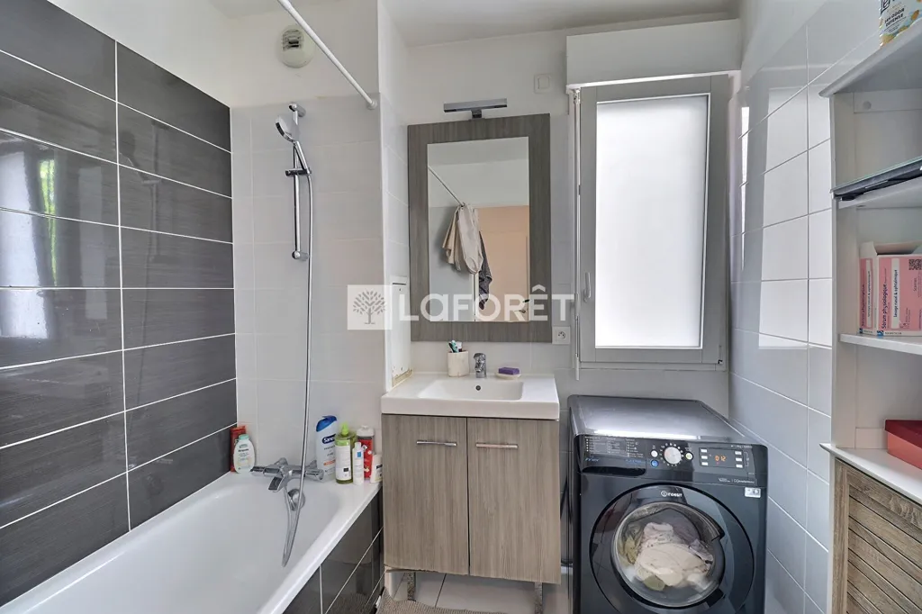 Vannitoad - 3-Bedroom Apartment with Balcony in Vitry-sur-Seine