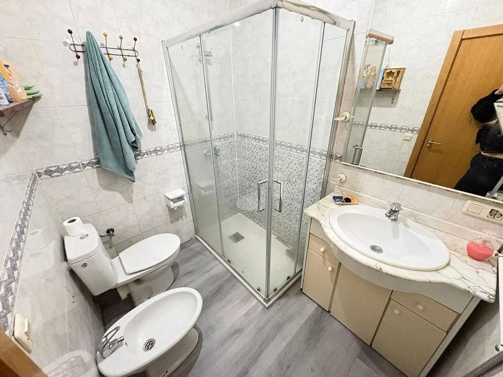 Salles de bain - Fourth Floor Flat with Balcony in Sol