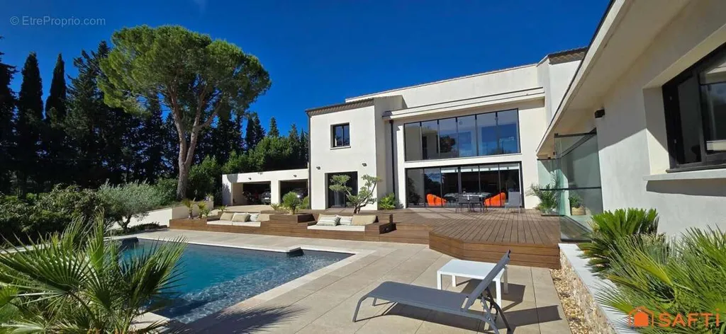 Villa Contemporaine avec Piscine à Pujaut