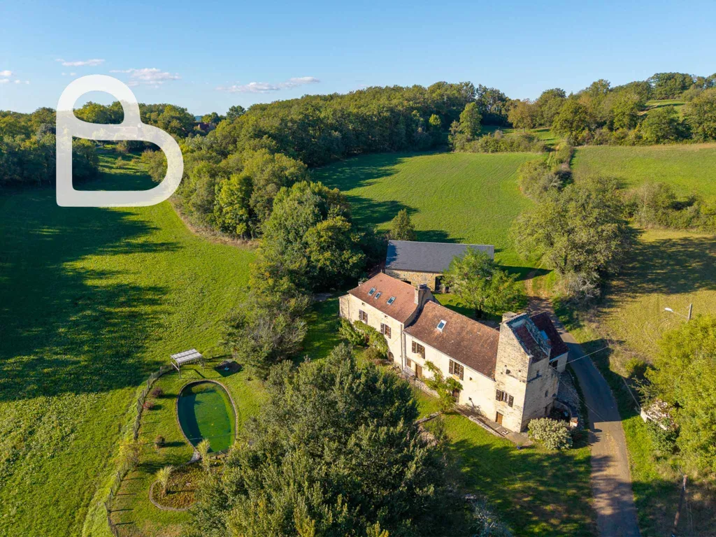 Vue aérienne - Domaine en Pierre avec Bassin à Gourdon