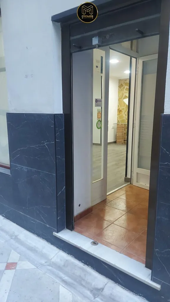 Esik - Commercial Space with Salon Setup in Jaén Centre