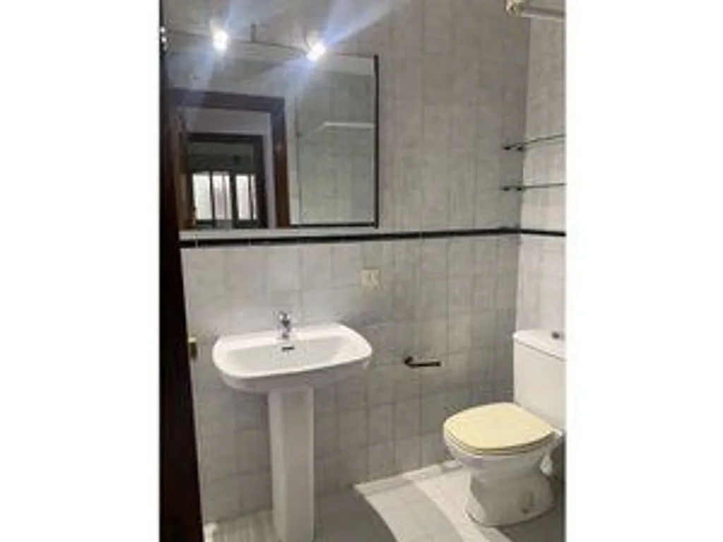 Salles de bain - Furnished Flat with Balcony in Granada