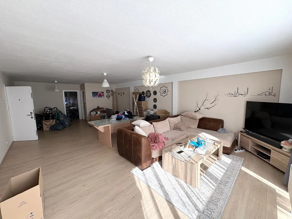 Séjour - Appartement Spacieux avec Balcon à Merksem