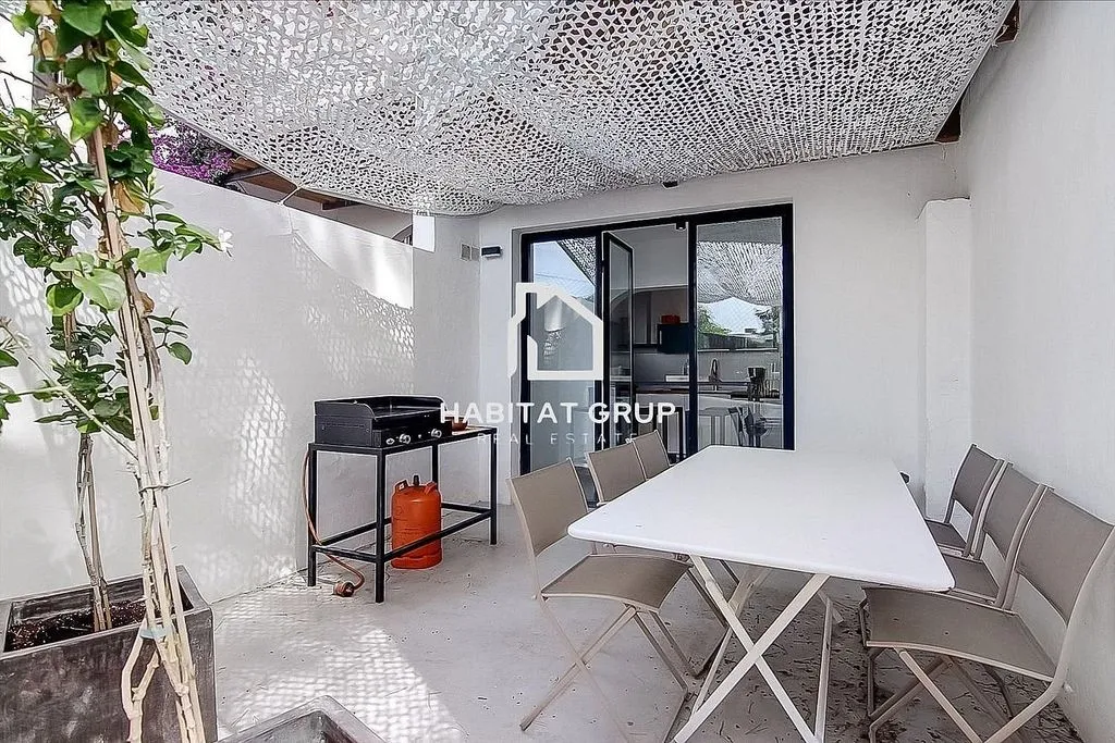 Terrass - Modern Apartment with Terrace in Cala Tarida