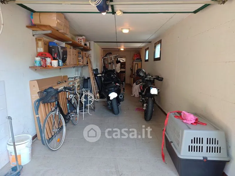 Garaaž - Two-Level Apartment with Terrace in Castelvetro