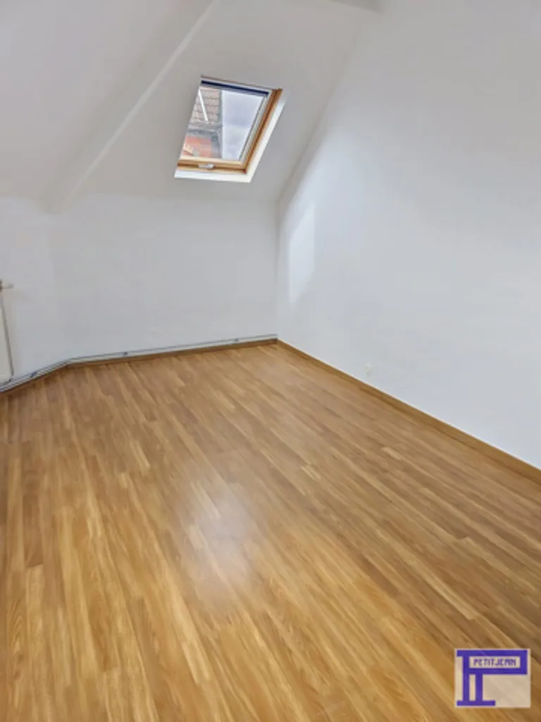 Pièces - Duplex Rénové près des Institutions Européennes