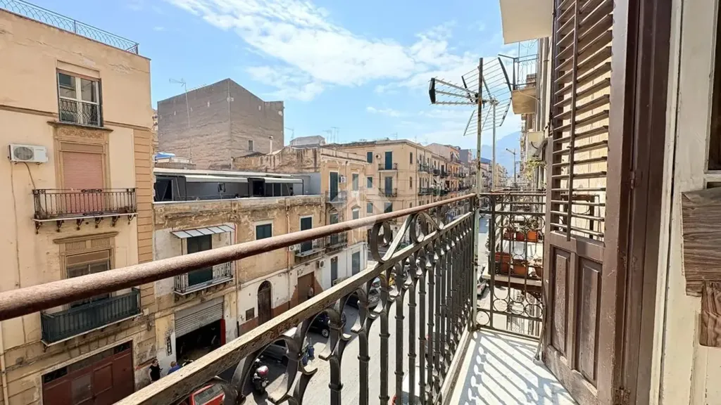 Rõdu - Two-Bedroom Apartment in Historic Building, Palermo