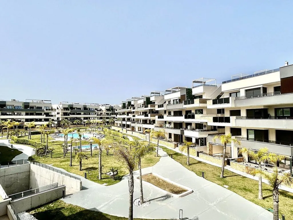 Aed - 3-Bed Flat with Pool in Playa Flamenca