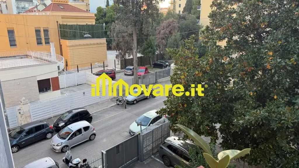 Balcon - Spacious Apartment with Triple Exposure in Bari