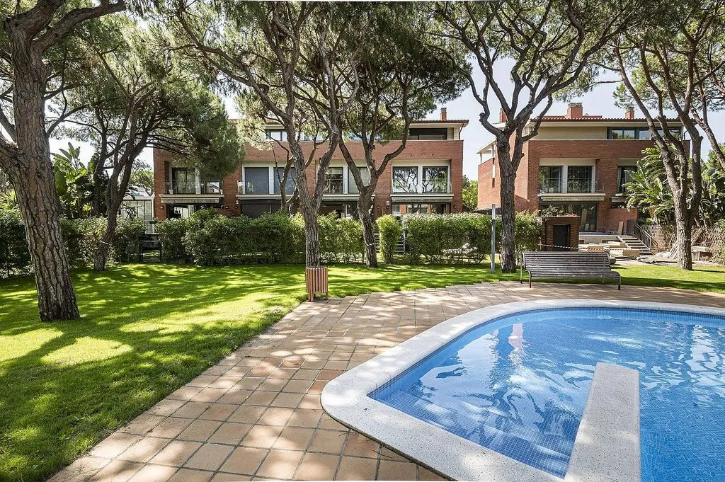 Piscine - Seafront Semi-detached House with Pool in Gavà Mar