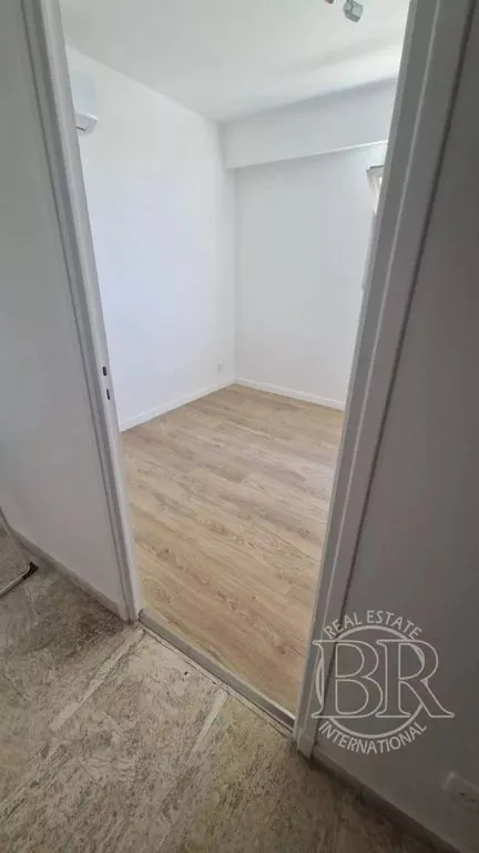 Pièces - Appartement Rénové avec Terrasse à Cannes