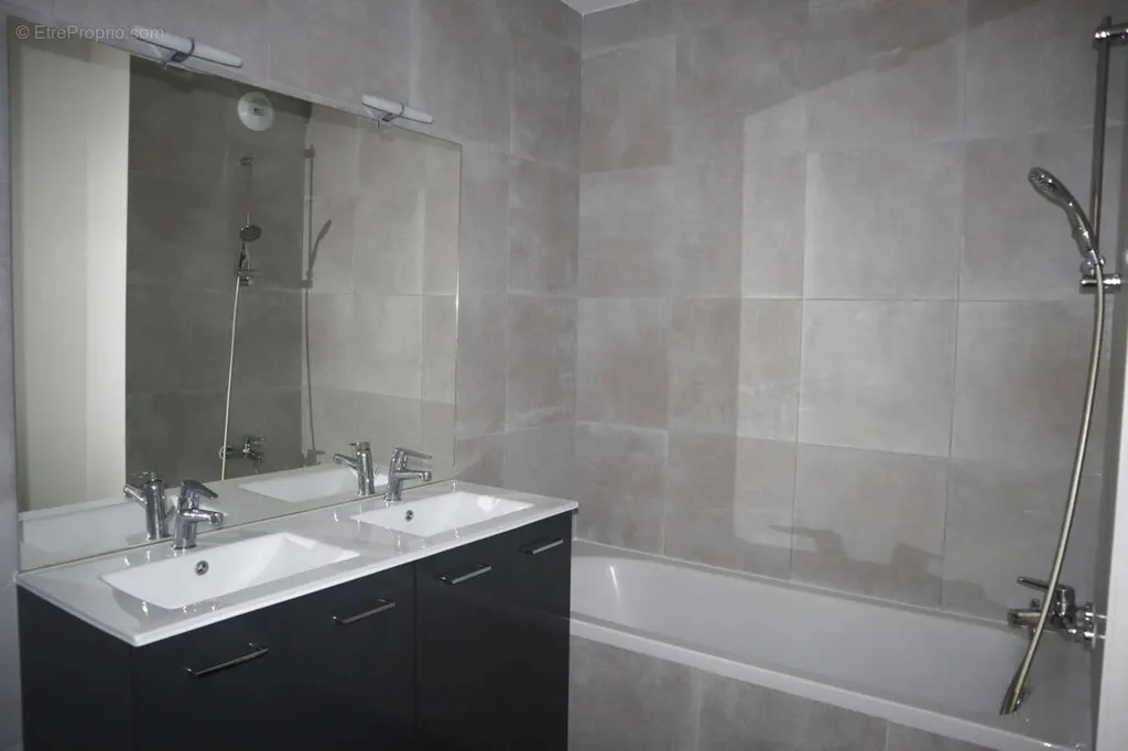 Salles de bain - Appartement T3 avec Loggia au Bouscat Centre