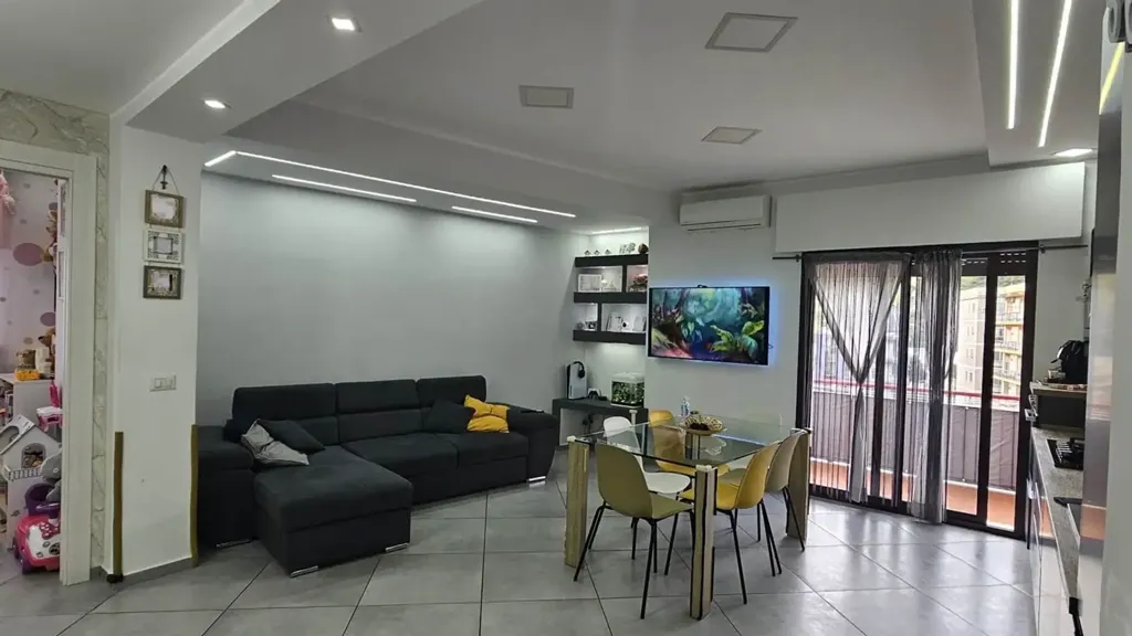 Elutuba - Modernised Apartment with Panoramic Balcony in Messina