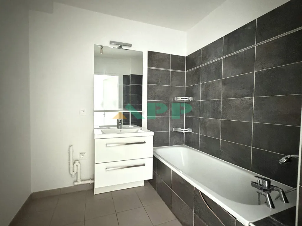Salles de bain - Appartement 3 pièces avec balcon à Athis Mons