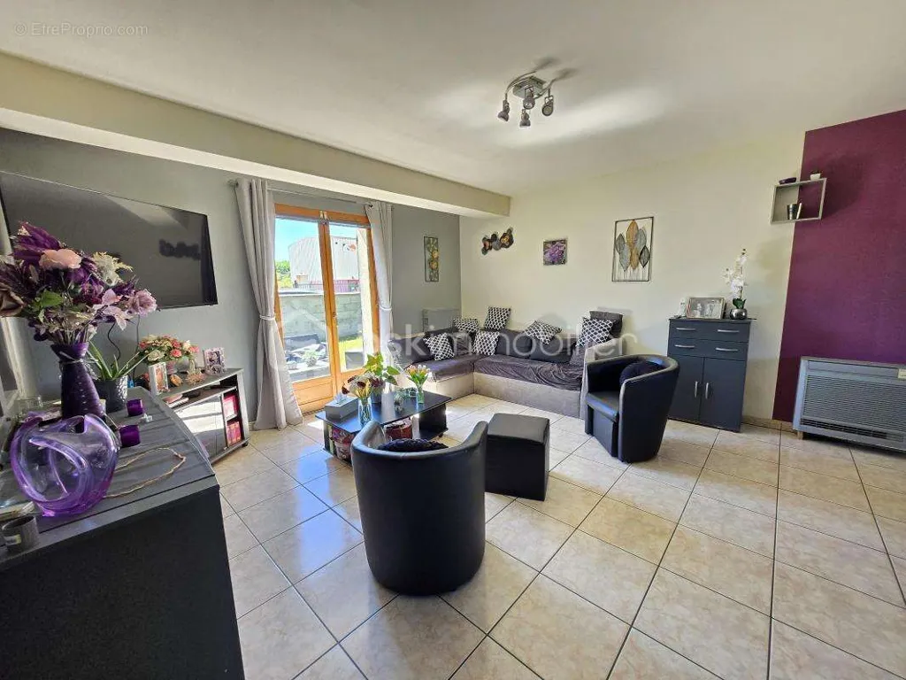 Elutuba - Single-Storey House with Terrace in Cuffy