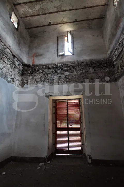 Toad - Villa to Renovate with Garden in Mascalucia