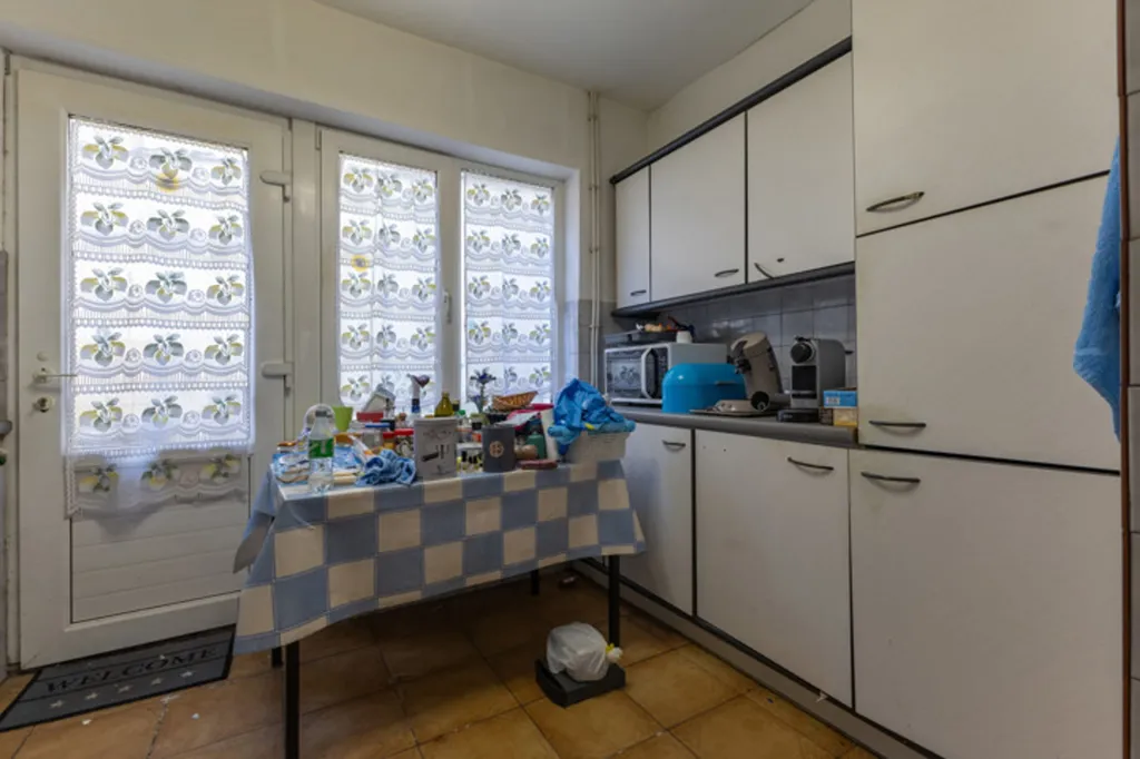 Köök - Five-Bedroom House with Terrace in Central Location