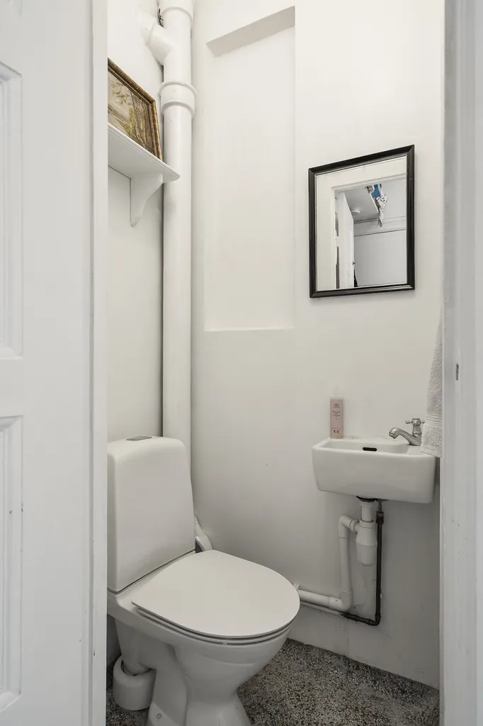 Salles de bain - Classic Flat with Light near Reunification Square