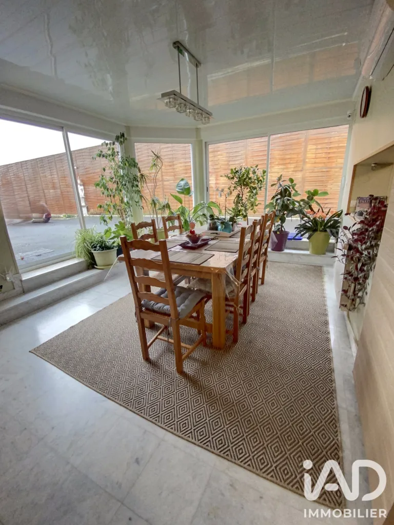 Terrasse - Maison avec Piscine et Garage à Tergnier