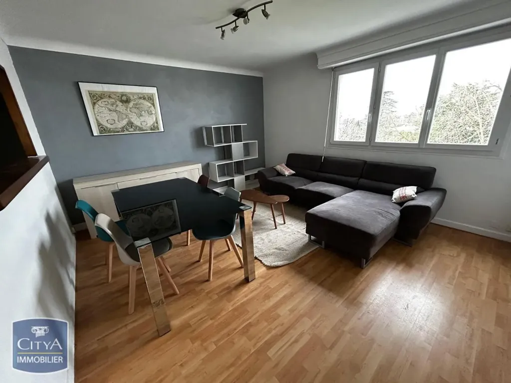 Séjour - Appartement Rénové avec Vue Dégagée à Pau