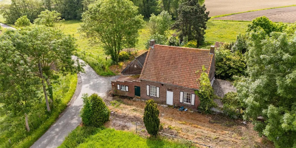 Õhuvaade - Farmhouse with Barns in Kanegem