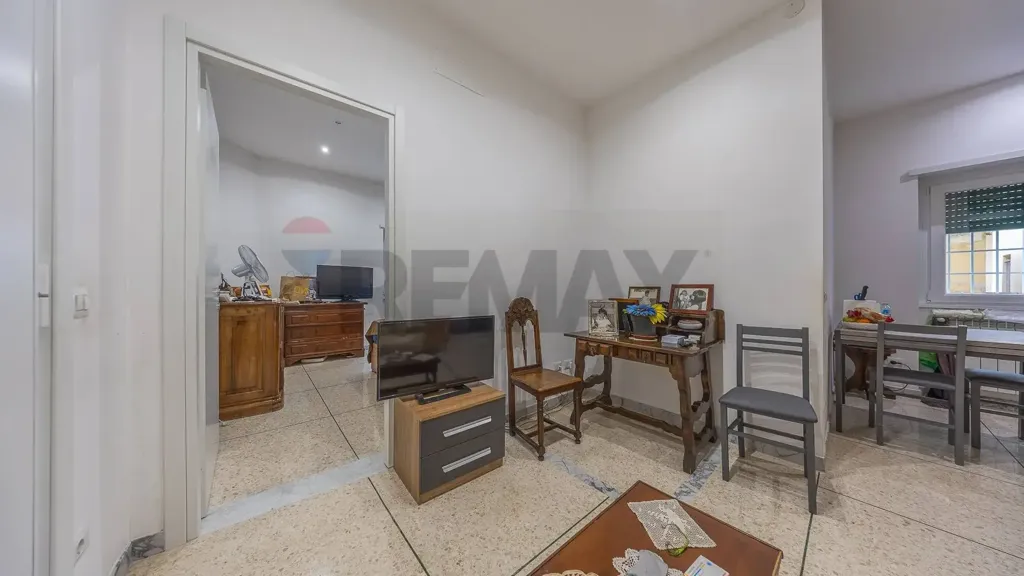 Elutuba - Ristruttured Flat with Ascender in Appio Latino, Rome