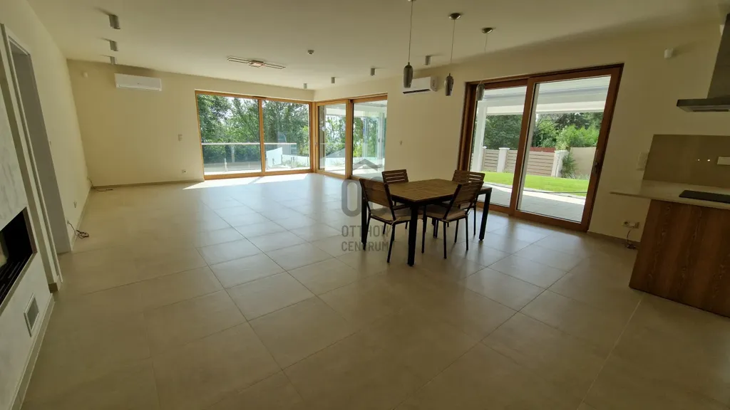 Söögituba - Luxury Duplex with Garden in Budapest III