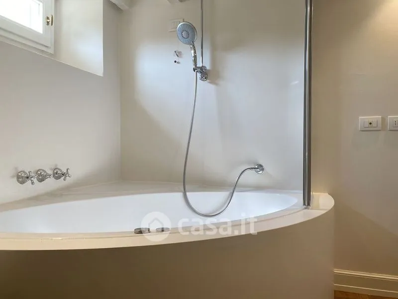 Salles de bain - Restored Apartment in Historic Building, Florence