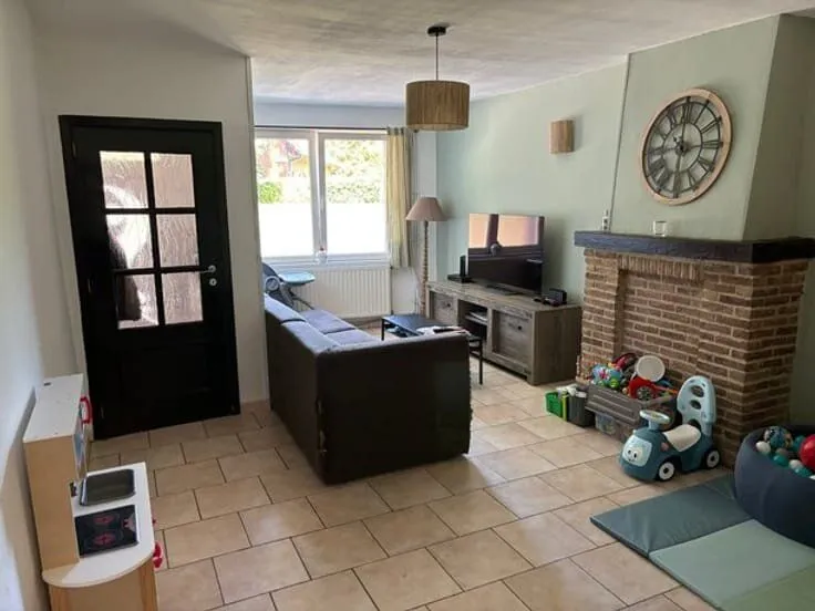 Maison 4 Chambres à Louer près du Centre de Péruwelz