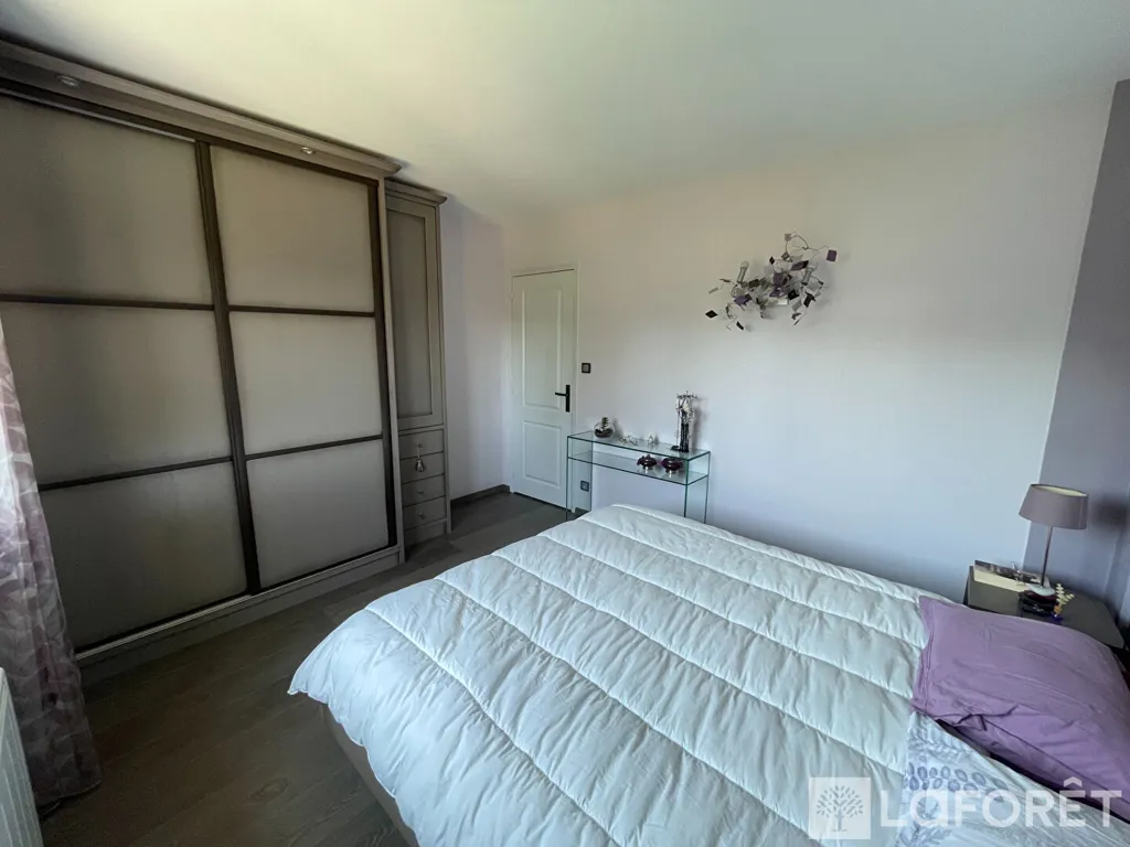 Bedrooms - Well-Maintained House with Garden in Mandeure