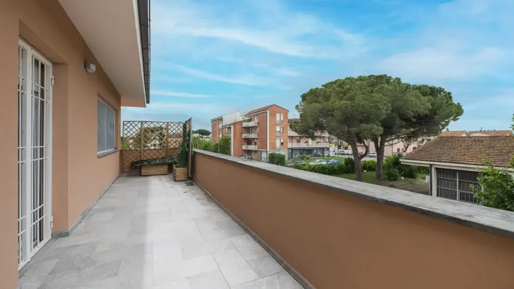 Balcon - Bifamilial Villa with Solar Panels in Ponsacco