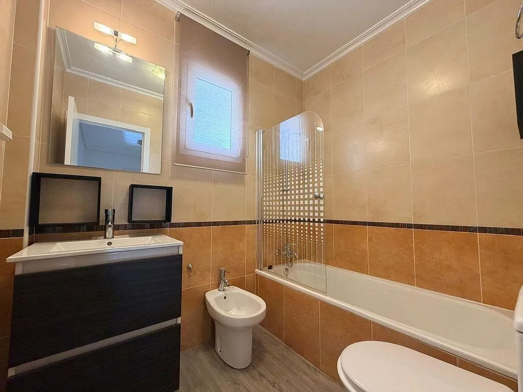 Bathrooms - Ample Duplex with Garden in Torre-Pacheco