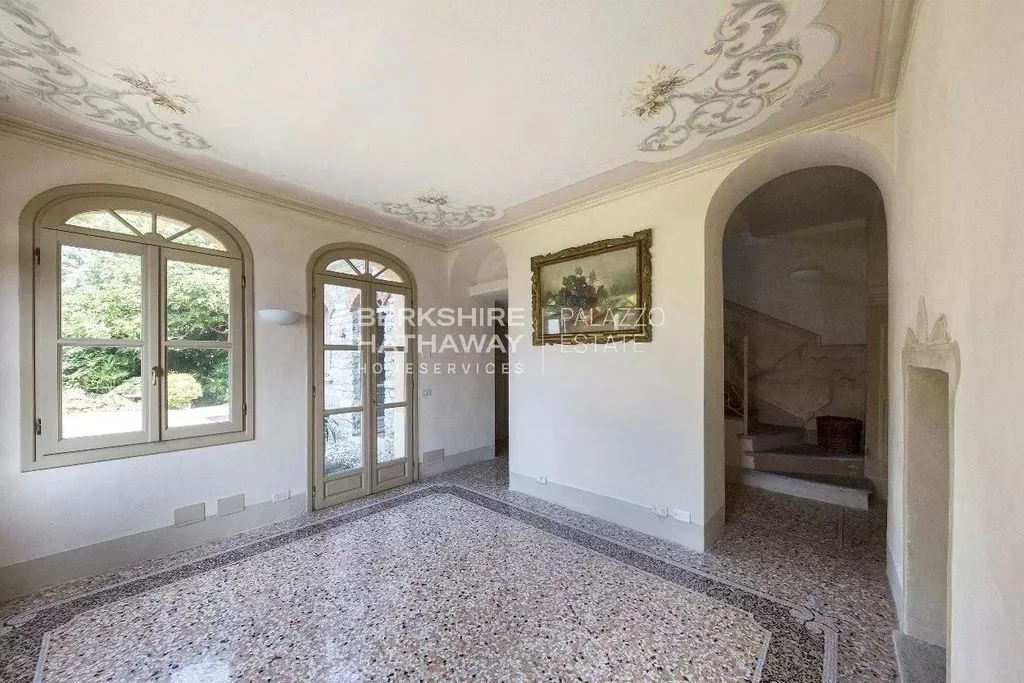 Esik - Luxury Villa with Lake View in Dizzasco