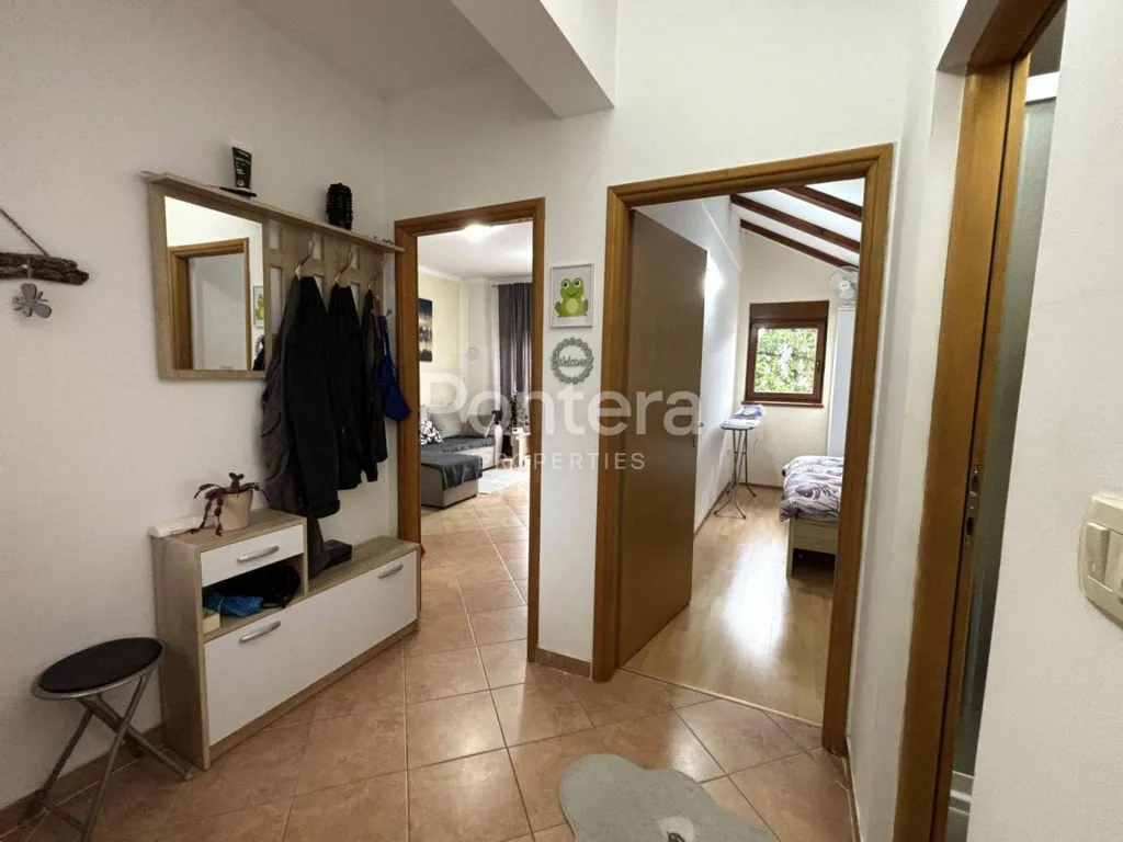 Esik - Apartment with Balcony in Fužine