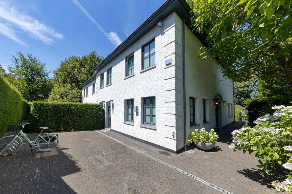 Esterno - Villa with Pool and Terrace in Rhode-Saint-Genèse