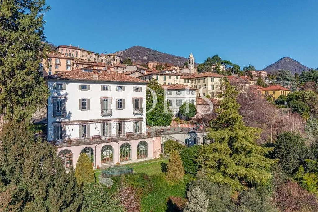 Õhuvaade - Historic Villa with Lakeside Views in Como