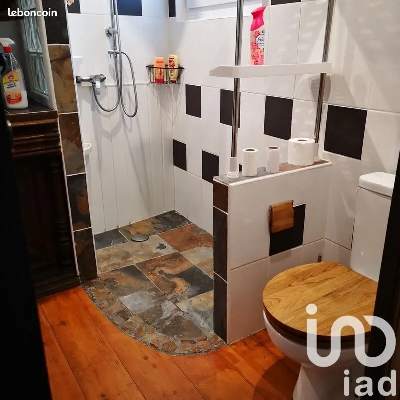 Salles de bain - Maison Traditionnelle avec Jardin à Kerpert