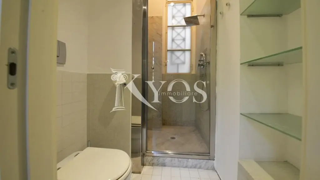 Vannitoad - Historic Triplex with Balcony in Milan