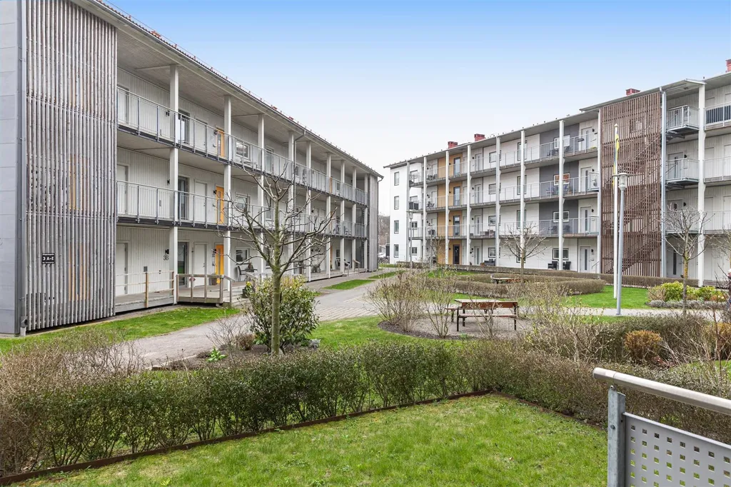 Garden - Spacious Flat with Lift in Höganäs