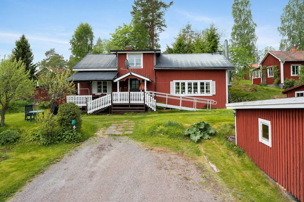 2-toaline maja asukohas Säters kommun