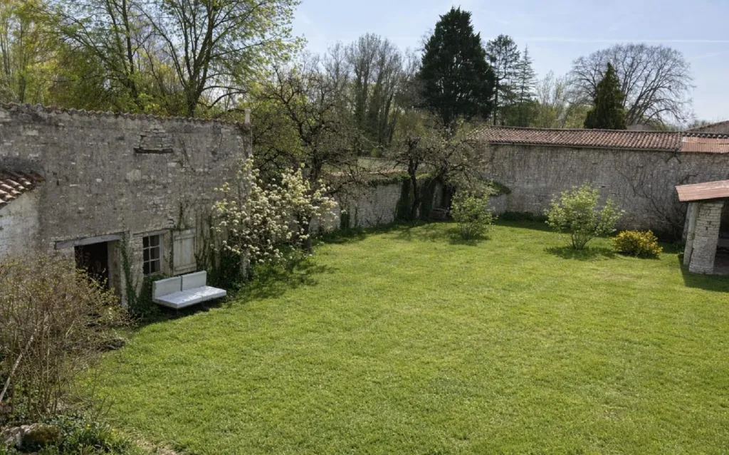 Giardino - 6-Bedroom House in Mauze-sur-le-Mignon