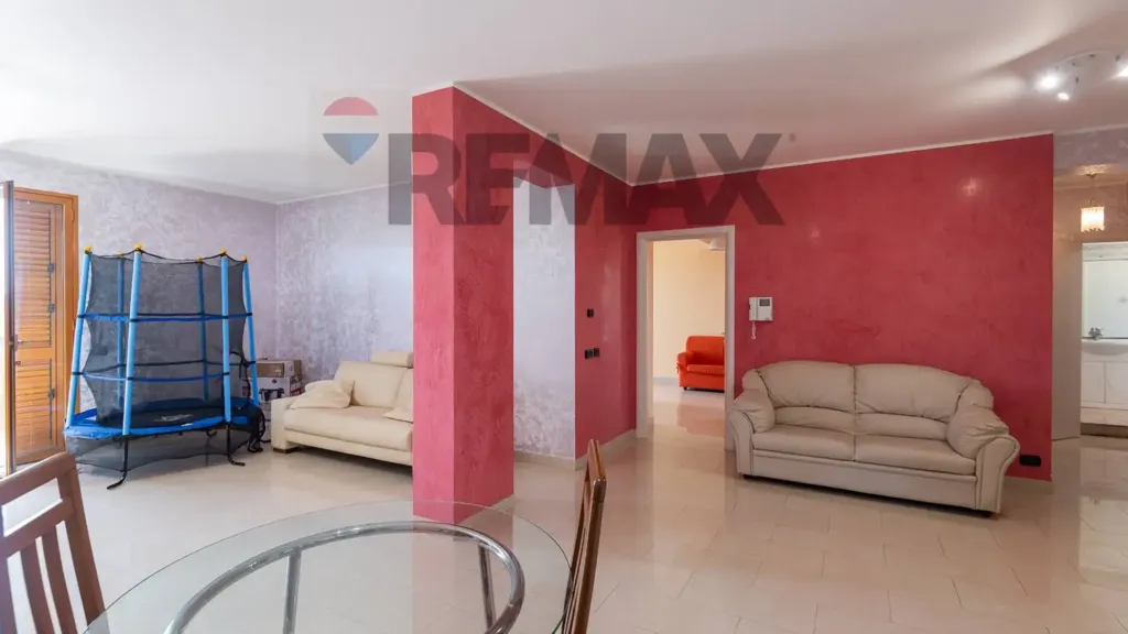 Elutuba - Spacious Apartment with Triple Exposure in Lentini