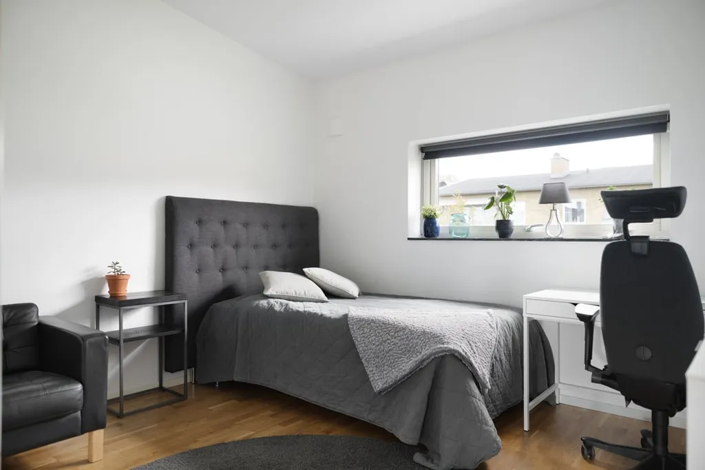 Magamistoad - Corner Townhouse with Balcony in Egna Hem