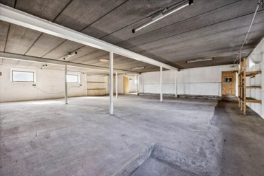 Garaaž - Business Property with Warehouse in Hørve