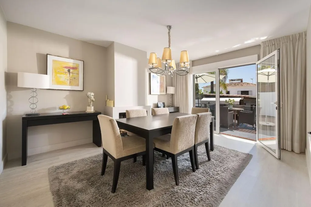 Salle à manger - Detached Villa with Private Pool in Río Real, Marbella