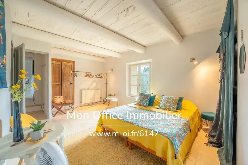 Chambres - Maison 9 pièces à Vaugines