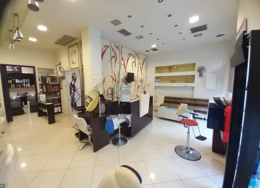 Toad - Retail Unit with Workspace in Serres Centre