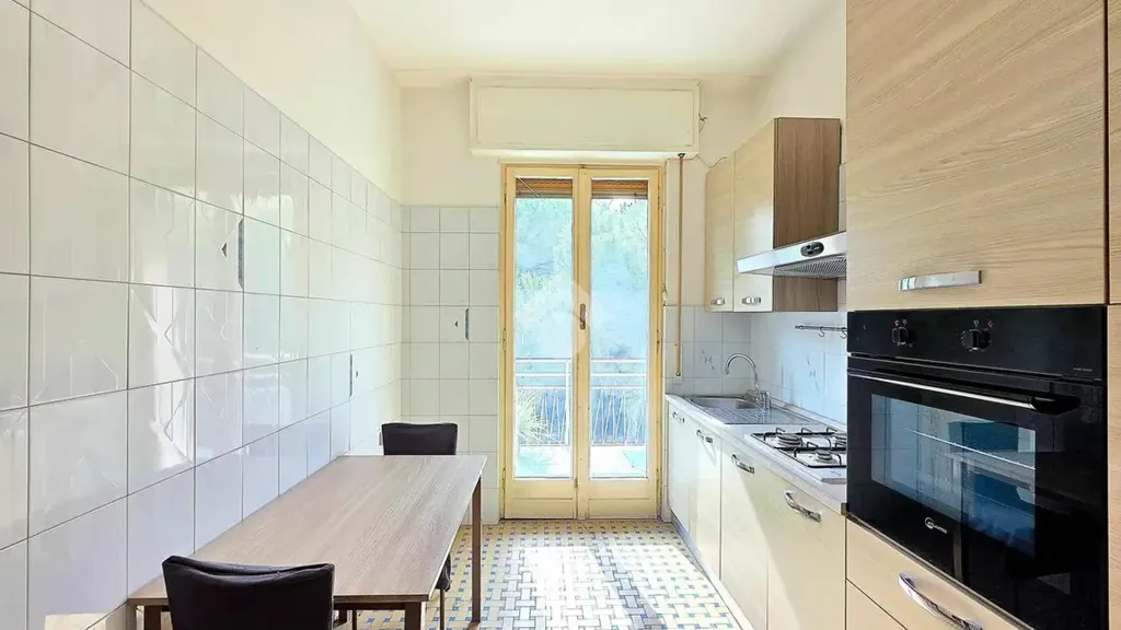 Cuisine - Apartment with Balcony in Savona
