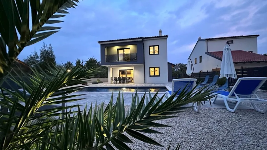 Esterno - Contemporary House with Pool in Dobrinj