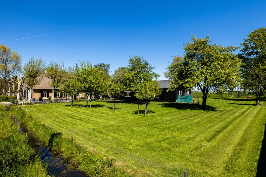 Aed - Nostalgic Farmhouse with Polder Views in Vlist